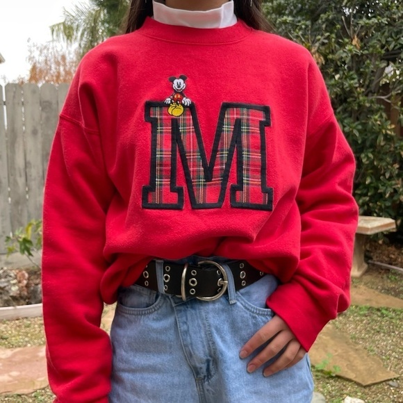 Disney vintage red M Mickey crew neck sweatshirt medium - Picture 1 of 13